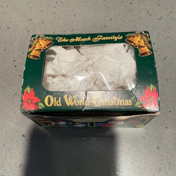 Vintage Merck Family's Old World sand dollar glass ornament - Picture 2 of 6